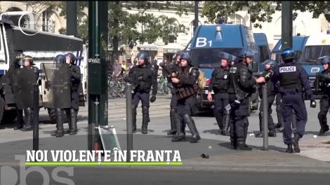 Noi confruntări violente în Franţa! Manifestanţii au vandalizat mai multe magazine