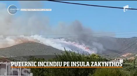 Evacuări masive pe insula grecească Zakynthos, din cauza unui puternic incendiu de vegetaţie