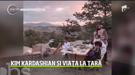 Viaţa la ţară pare să îi priască din plin lui Kim Kardashian! Vedeta a postat pe Internet poze cu soţul ei şi trei din cei patru copii din Wyoming