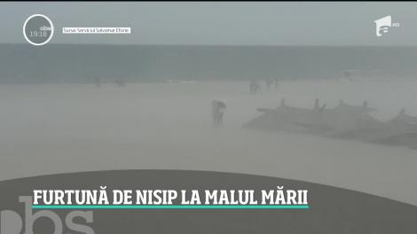 Fenomen meteo neobişnuit pe plajele de la mare. O furtună de nisip a lovit litoralul, în timp ce alte zone din ţară au fost sub cod galben de vijelii