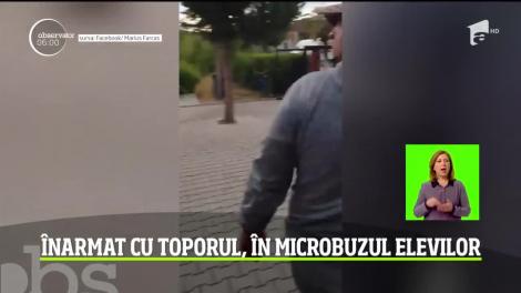 Imagini şocante într-o localitate din Bistriţa-Năsăud! Un bărbat înarmat cu un topor s-a strecurat printre elevii dintr-un microbuz şcolar