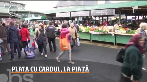 Fructele şi legumele pot fi plătite cu cardul, într-o piaţă din Iaşi