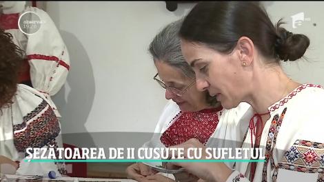 Mai multe femei din Târgu-Mureș se întâlnesc săptămânal la o şezătoare unde fiecare creează ii autentice
