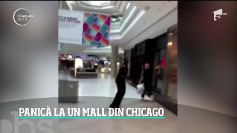 Panică la un mall din Chicago. Un individ a intrat cu maşina în cladire