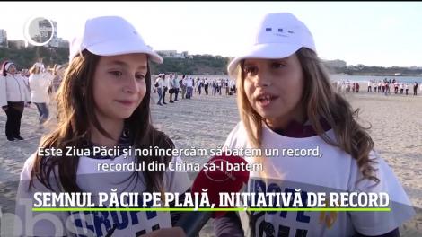 Ziua internaţională a Păcii a fost prilej de mobilizare generală pe o plajă din Constanţa. Sute de oameni s-au strâns într-un lanţ uman sub forma semnului păcii