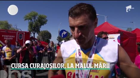 Staţiunea Mamaia a fost animată ca în timpul sezonului estival. 300 de curajoşi şi-au luat inima în dinţi şi au înotat în mare doi kilometri