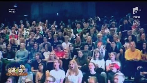 Smiley News - Neatza cu Răzvan și Dani. Prima zi de școală în Norvegia. Ce au făcut elevii împreună cu profesorul de muzică