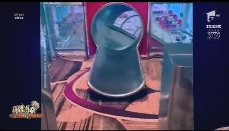 Smiley News - Neatza cu Răzvan și Dani. Aeroportul unde accesul la îmbarcare se poate face și pe tobogan