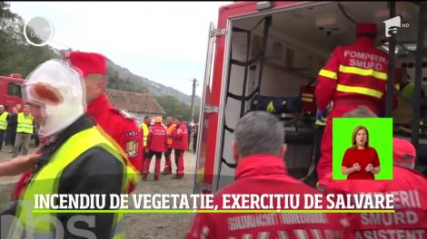 Incendiu de vegetație, exercițiu de salvare în Ţinutul Pădurenilor din Hunedoara