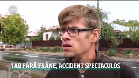 Accident neobişnuit pe o stradă din Galaţi: un tanc al Armatei Române a ieşit de pe şosea şi a spulberat totul în cale