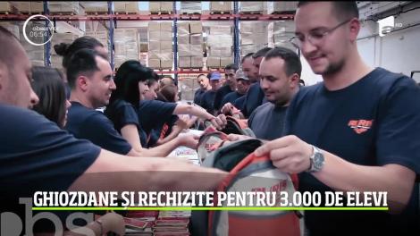 Mii de elevi au primit ghiozdane şi rechizite gratuite în valoare de zeci de mii de euro