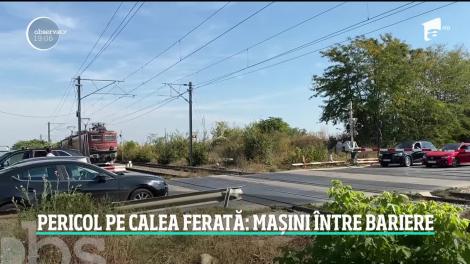 Pericol uriaş la calea ferată! Trei maşini au rămas captive între bariere, în zona Pipera