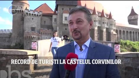 Record de turiști la Castelul Corvinilor
