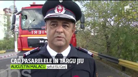 Pică bucăţi din pasarelă! În Târgu Jiu o bucată de trotuar dintr-un pod ar putea să cadă în orice moment