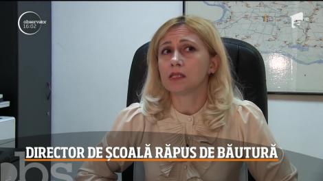 Directorul unui colegiu din Calafat, răpus de băutură. A fost filmat în timp ce dormea cu capul pe o masă