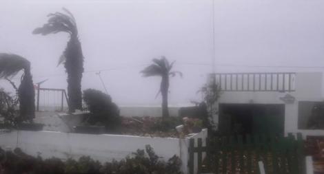 Uraganul Lorenzo a făcut prăpăd în Insulele Azore. Ciclonul a doborât copaci şi a distrus zeci de case