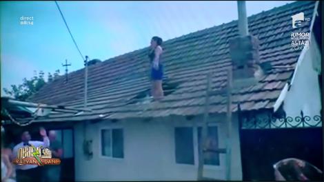 Smiley news. Obicei neobişnuit la o nuntă din România! Au distrus ţigla de pe casă!