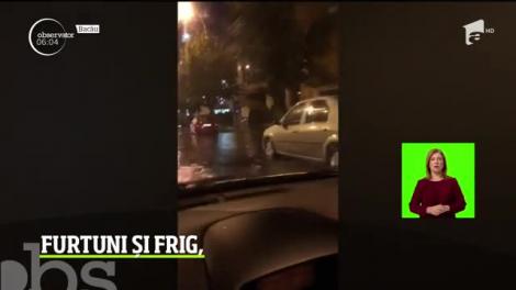 Vremea s-a schimbat radical în doar câteva ore. Un val de aer polar a intrat prin vestul ţării şi a adus frig, ploi şi vânt