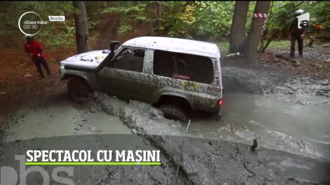 Spectacol cu mașini, în toată ţara. La munte s-au adunat proprietarii de maşini tunate