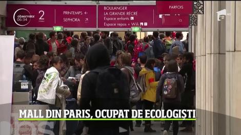 Mall din Paris, ocupat de ecologiști