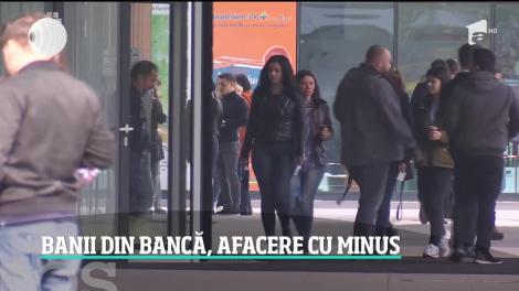 Banii depuși la bancă, afacere cu minus! Metoda cea mai bună de a ne înmulţi economiile, în prag de recesiune