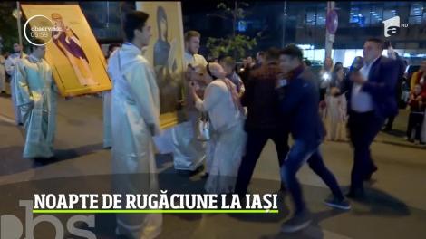 A fost o nouă noapte albă de rugăciune la Iaşi. Procesiunea "Calea Sfinţilor" a luminat centrul oraşului