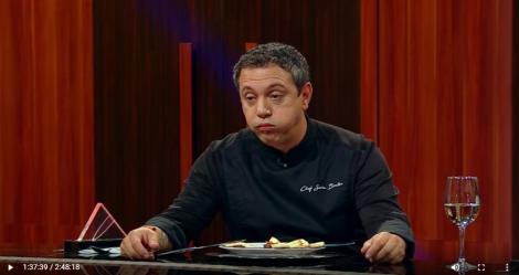 Chefi la cuţite. Chef Sorin Bontea, obligat să mănânce o vânătă crudă!: M-a apucat sughițu