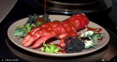 Mână de om cu păianjeni și gândaci! Meniu de groază pentru jurații Chefi la Cuțite. Iată care dintre jurați scoate un țipăt de spaimă