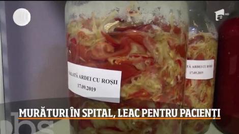 Bucătăresele din spitalul de Pneumologie din Sibiu pregătesc singure murăturile