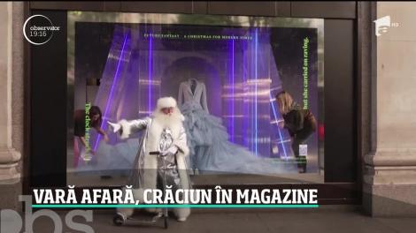 A apărut bradul de Crăciun în magazine! Spiritul sărbătorilor de iarnă năvălește peste români: ghirlande luminoase, globuri și rafturi pline de beteală