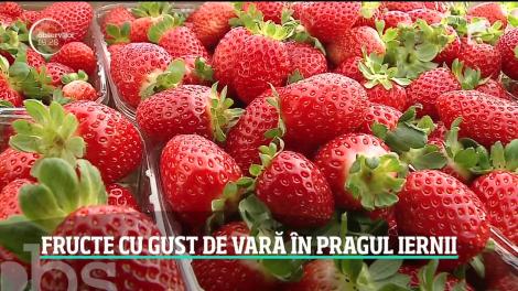 Fructe coapte din pricina căldurii. Soarele de octombrie a copt căpşunile ca-n miez de vară