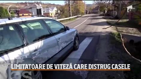 Locuitorii unor sate, revoltați! Limitatoarele de viteză și mașinile de mare tonaj le distrug casele: ”Uitați cum au crăpat pereții!”