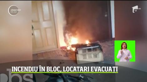 Clipe de panică într-un bloc din Piatra Neamţ. Casa scării s-a umplut de fum după ce două aparate electrocasnice vechi au luat foc