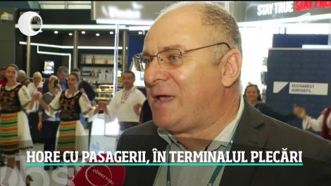 Călătorii care au ieşit din ţară au plecat în paşi de dans. Pe cel mai mare aeroport al ţării românii şi străinii s-au prins în horă