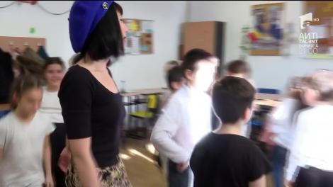 Păpuşari de meserie, George şi Mihaela Năstase vor facă rost de bani pentru a-şi putea prezenta spectacolele şi copiilor nevoiaşi din mediul rural!