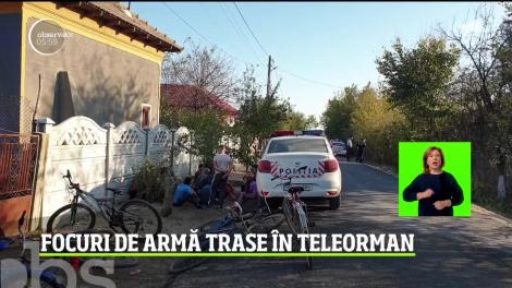 Scene ca în filmele cu mafioţi într-un sat din Teleorman. Un localnic s-a urcat pe un coteţ din gospodăria sa şi a tras şapte focuri de armă asupra unor muncitori