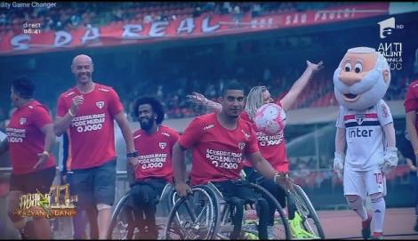 Tribunele au fost în picioare, dar nu pentru jucători! Moment unic în istoria fotbalului: persoanele cu dizabilități au asistat sportivii, pe toată durata partidei