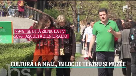 Românii preferă să vadă filmul la mall în loc să citească romanul, arată ultimul barometru cultural