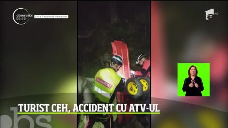 Intervenţie dificilă a salvamontiştilor în munţii Maramureşului, pentru salvarea unui turist din Cehia care a căzut cu ATV-ul într-o prăpastie de câteva zeci de metri