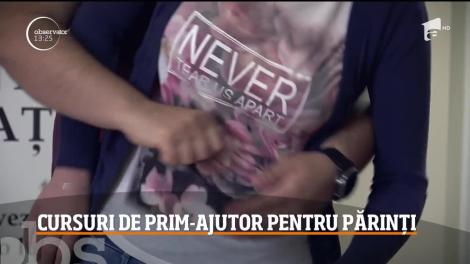 Corect aplicat, primul ajutor salvează vieţi. Un ONG din Hunedoara organizează cursuri unde paramedicii SMURD predau tehnici de salvare părinților