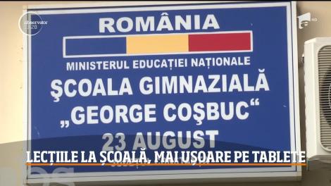Într-o comună din judeţul Constanţa se face şcoală ca afară: modern, simplu şi comod. Elevii şi profesorii folosesc în timpul orelor tablete, laptopuri şi videoproiectoare