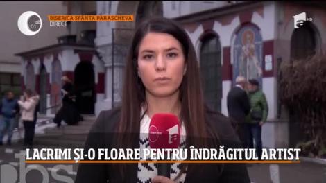 Trupul neînsufleţit al lui Mihai Constantinescu, depus la Biserica Sfânta Parascheva. Este momentul să-i aducem ”lacrimi și-o floare” îndrăgitului artist