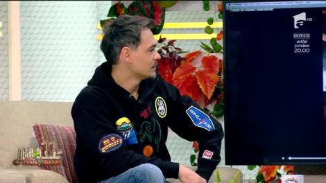 Nu este o glumă! Un șofer a oprit mașina ca să-l ajute pe castor să-și care lemnul pentru casă!