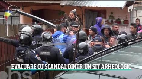 Evacuare cu scandal într-un sit arheologic, unde 150 de oameni şi-au ridicat ilegal case