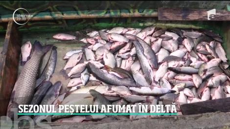 În Delta Dunării a început sezonul de afumare a peştelui. Cum se afumă crapul, carasul şi şalăul
