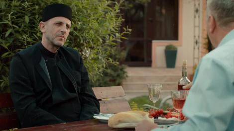 Primarul Stelian Manole şi preotul comunei, negocieri dure pentru terenul pe care trebuie să se construiască Mangalițaland