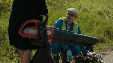 Marcel, suflătorul de frunze șef, face o descoperire șocantă! Pe cine a prins jucându-se la păcănele?