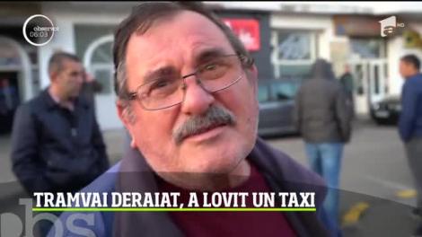 Panică la Botoşani. Un tramvai plin cu pasageri a deraiat şi a lovit un taxi