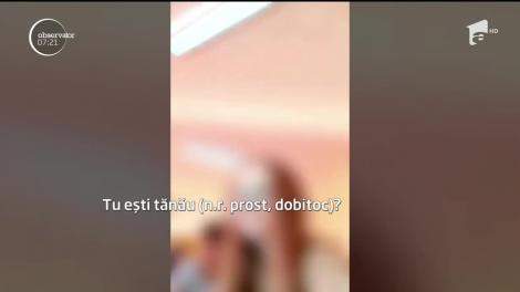 Elev jignit de profesoară la un liceu din Rădăuţi, la ora de istorie
