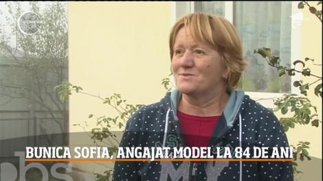 Bunica Sofia, aşa cum o alintă copiii, munceşte de o viaţă la grădinţa din localitatea gorjeană Leurda!